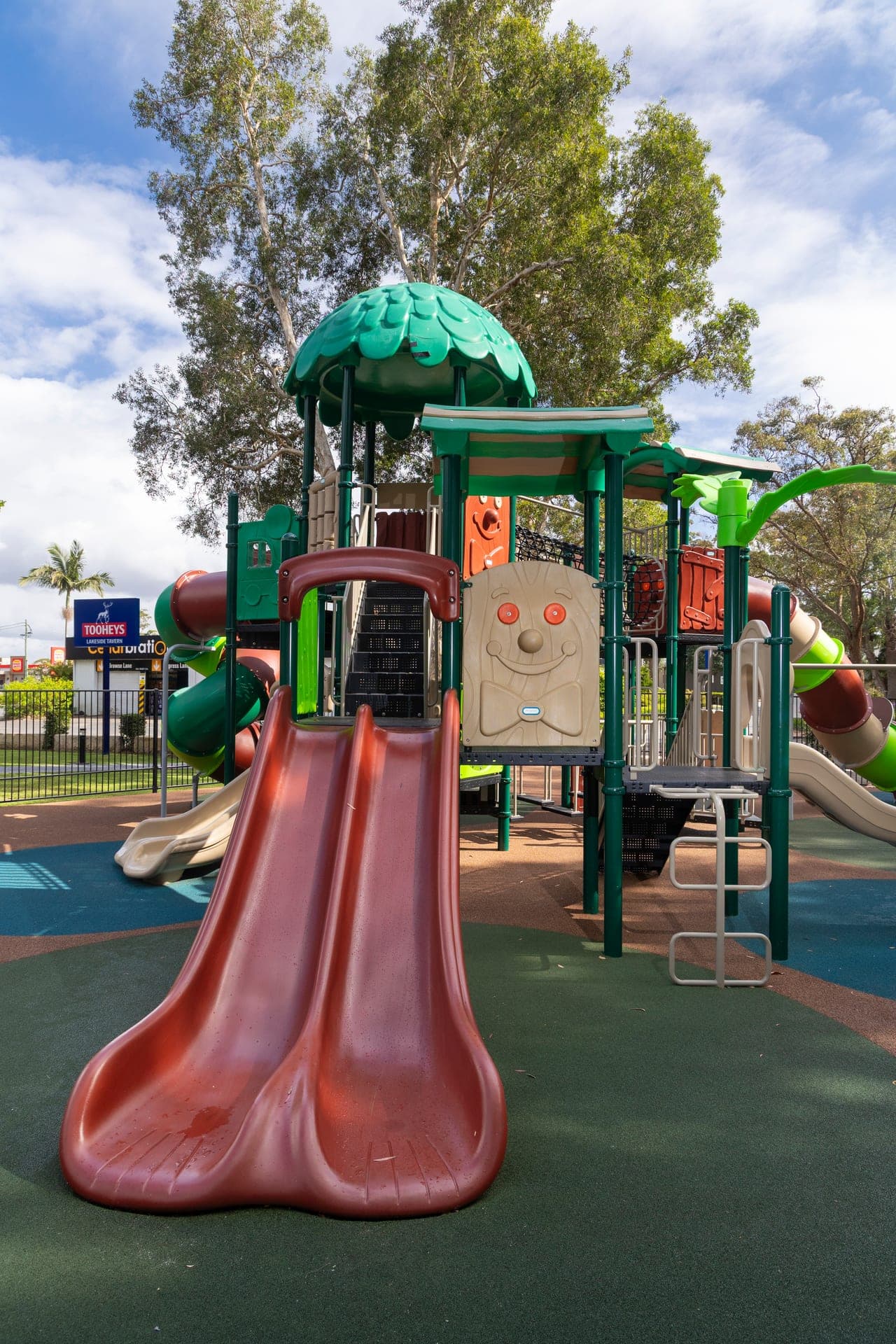 Playground tower on softfall surfacing at Lakeside